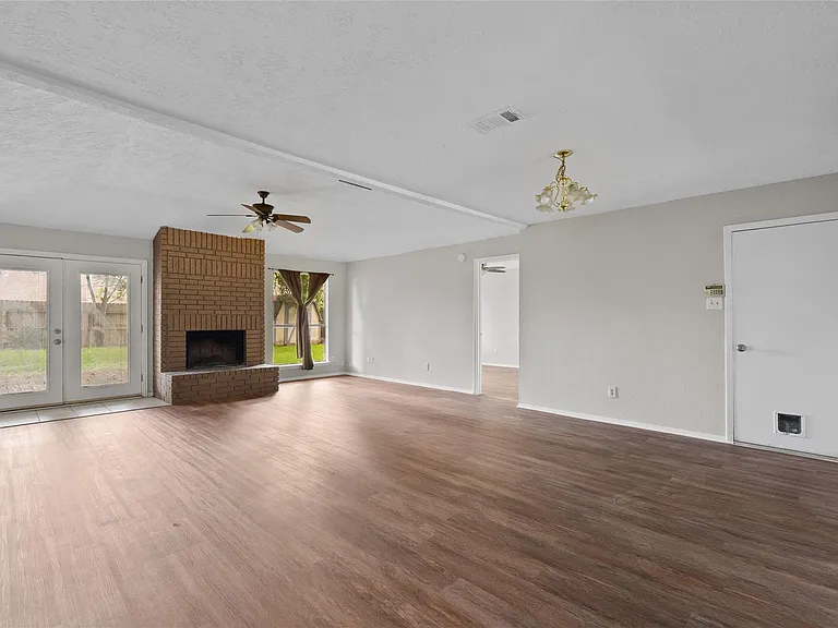 2819 Sugar Wood Dr — Photo 5