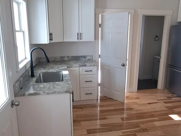 360 Elm St #1 — Photo 5