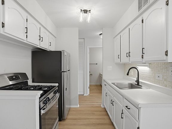 5th image of 1880 Bonnie Ln APT 412