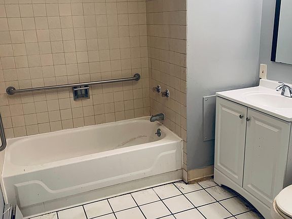 5th image of 131 Southside Pkwy APT 5