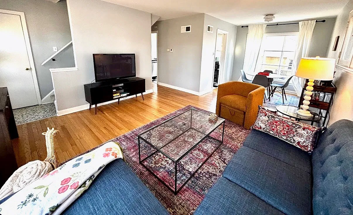 3 bed, 1.5 bath, 1100 sqft, $2,600 — Photo 3