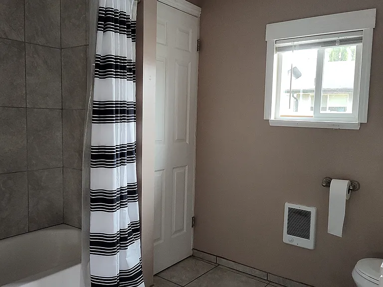 1008 W Stockwell St — Photo 11