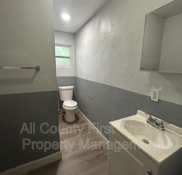 724 Wyatt St #B — Photo 6