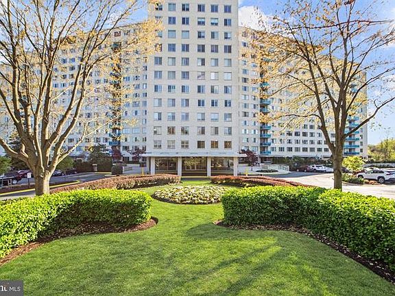 2nd image of 10500 Rockville Pike Unit 1306