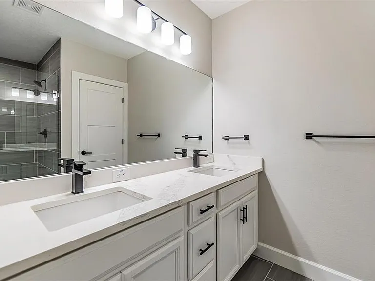 1302 W Carmen St #1 — Photo 19