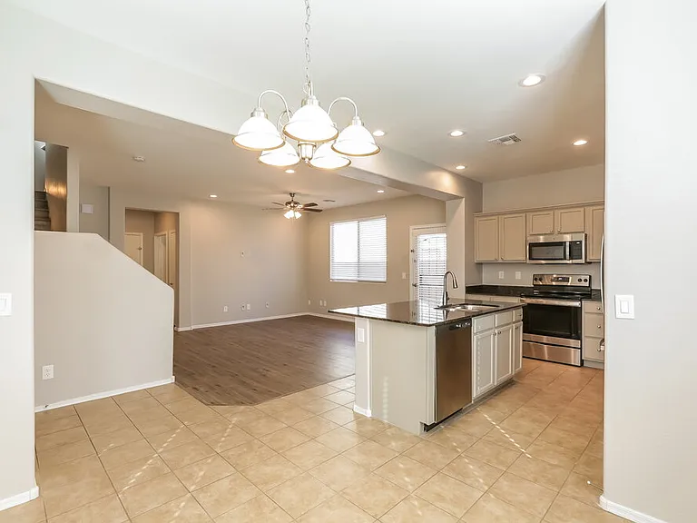 7338 W Cambridge Ave — Photo 7