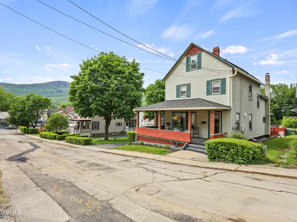 8 Richmond St, Adams, MA 01220