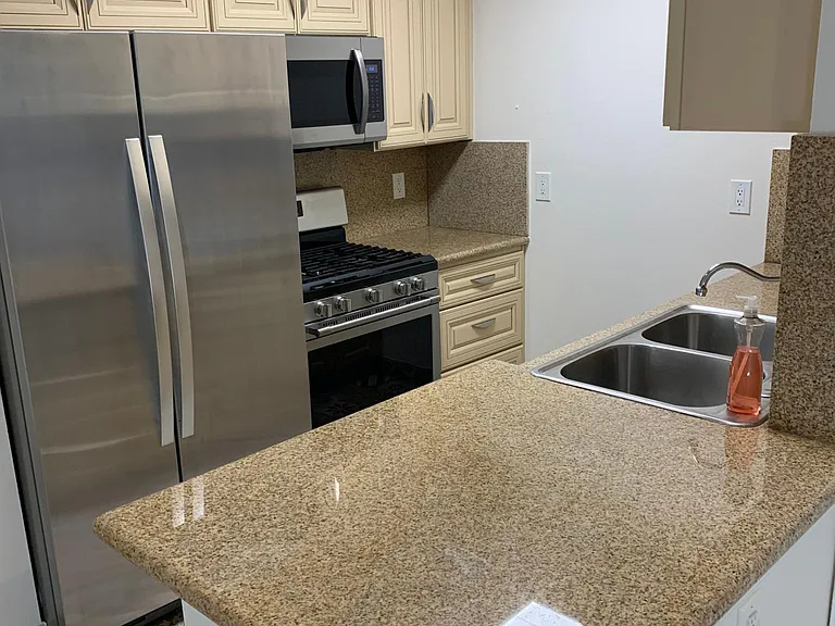 1726 Winona Blvd #201 — Photo 18