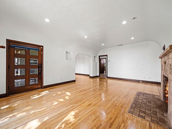 2nd image of 2227 Mira Vista Ave