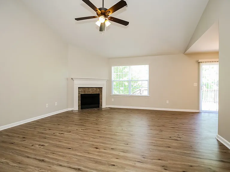 183 Lyndhurst Dr — Photo 5