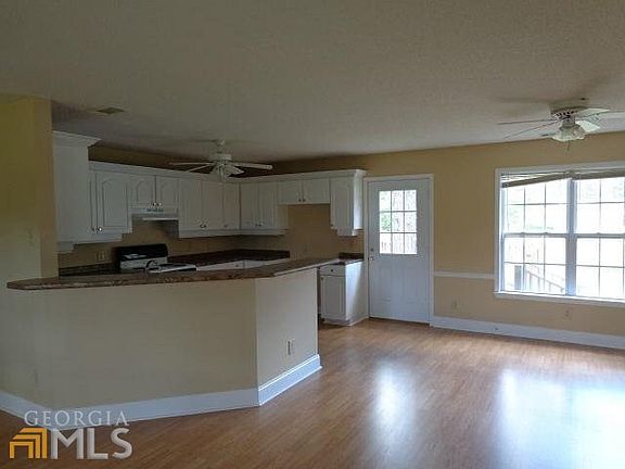 4th image of 240 Hodges Cir