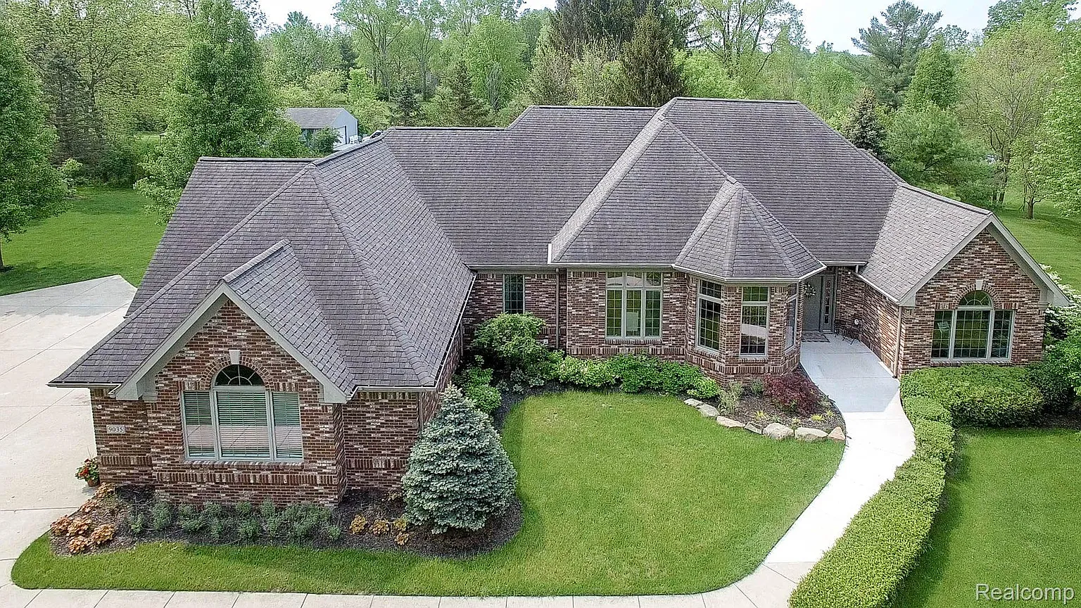 9035 N Island Dr photo 1
