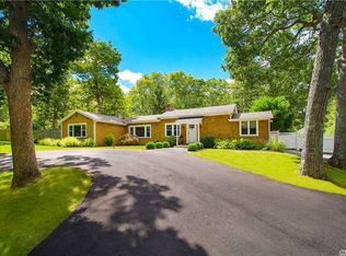 60 Lynn Ave, Hampton Bays, NY 11946