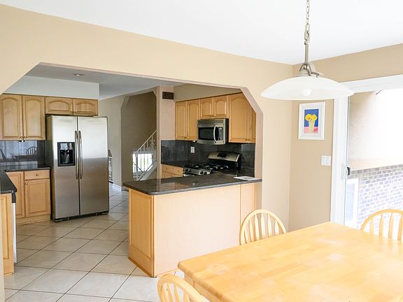 4th image of 345 Woodbine Dr