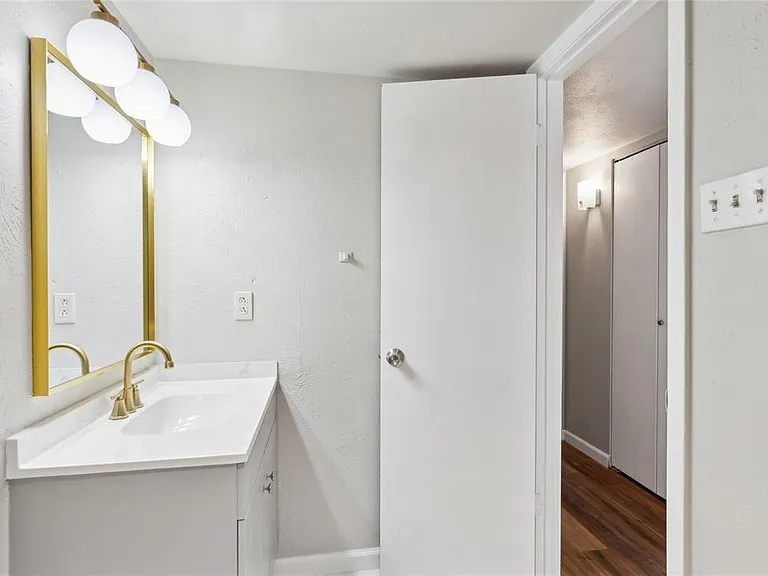 556 Hawthorne Dr — Photo 12