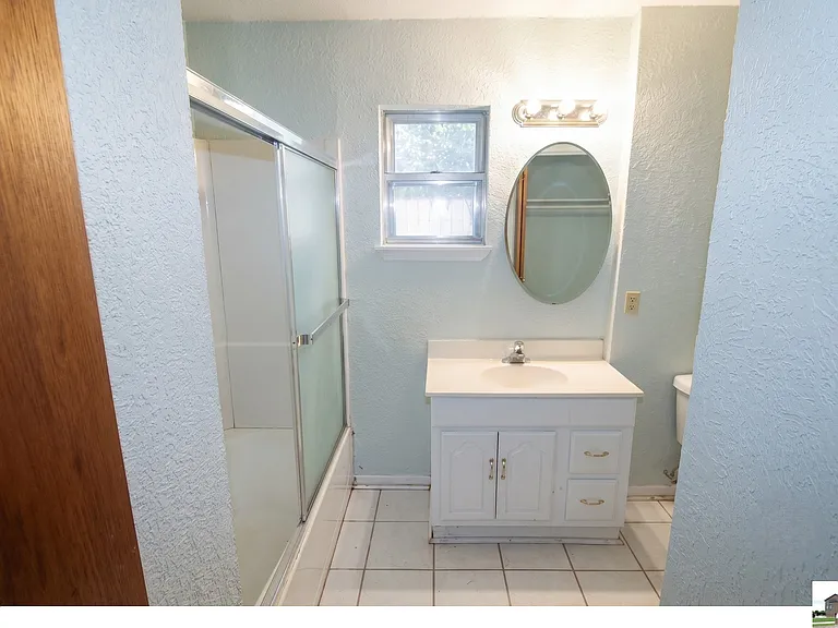 409 Oak St — Photo 8
