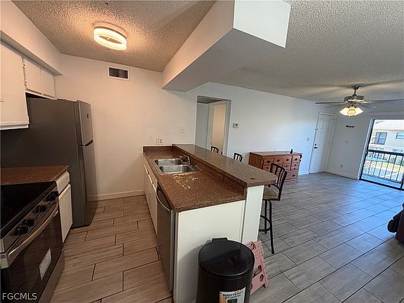3rd image of 5329 Summerlin Rd #2911