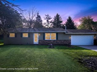 6062 Beechwood Dr, Haslett, MI 48840