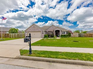 2051 Greenwood Cv, Pea Ridge, AR 72751