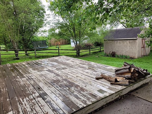 4th image of 937 Marcia Dr
