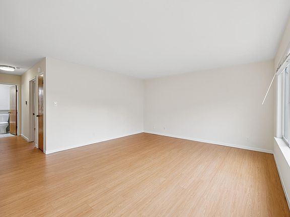 3rd image of 237 Cumberland St #14