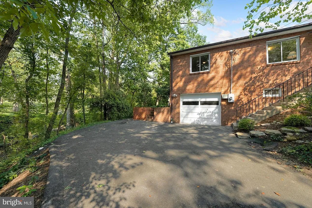4 bed, 2049 sqft, $4,100 — Photo 3