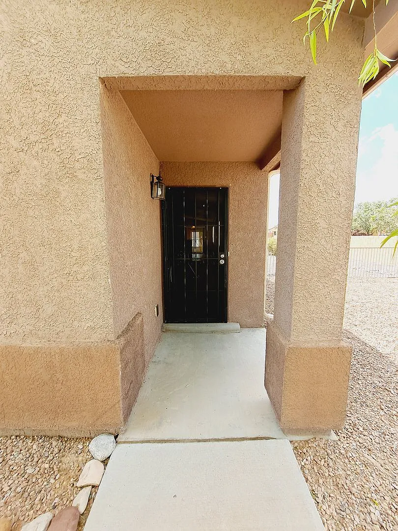 3 Bed 2 Bath 1500 sq ft home New Paint & New Carpet — Photo 3