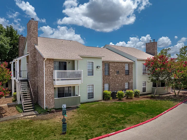 Austin Pointe Apartments — Photo 5