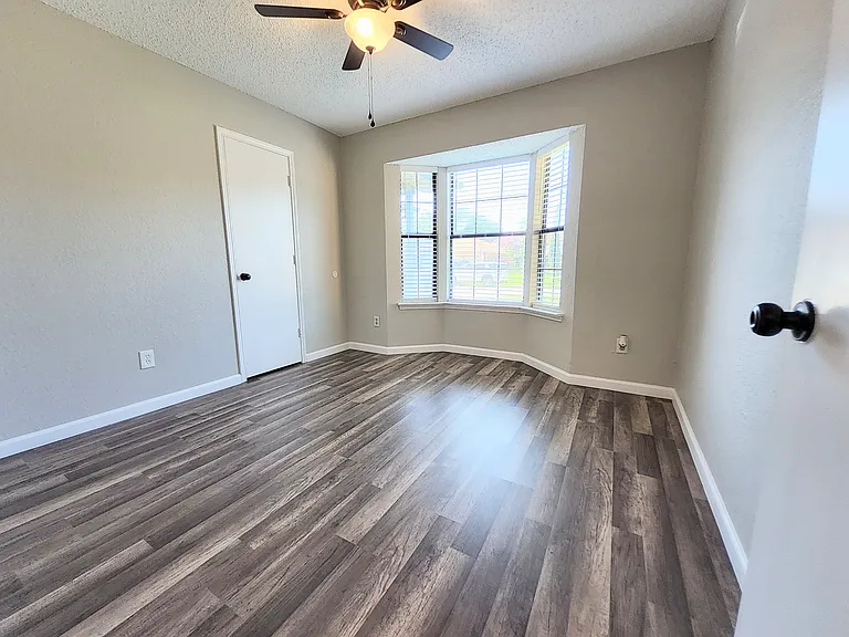2641 Berkshire Ln — Photo 12