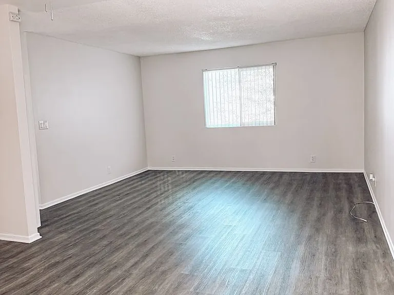 Reef Apartments — Photo 3