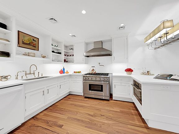 4th image of 535 W End Ave #8A
