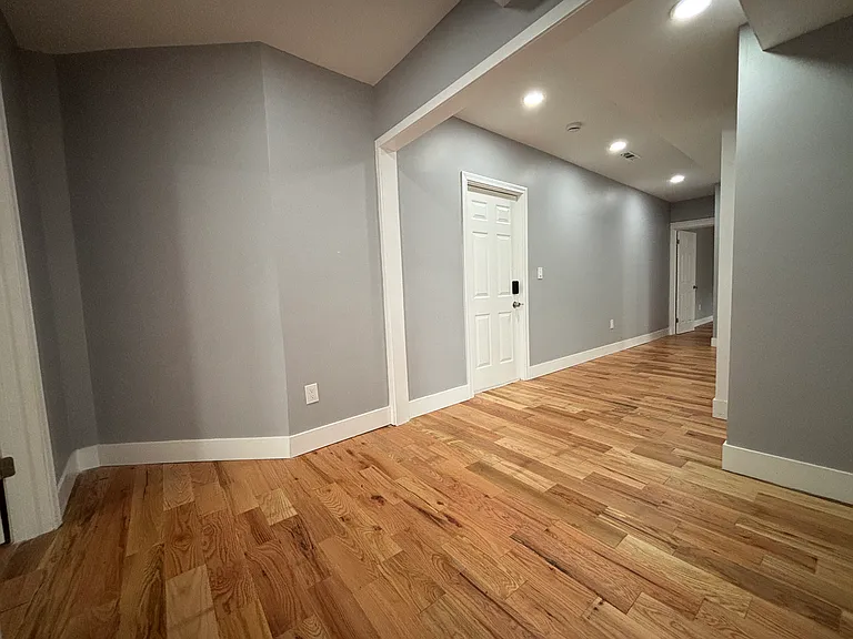 70A201 Circular Ave — Photo 3