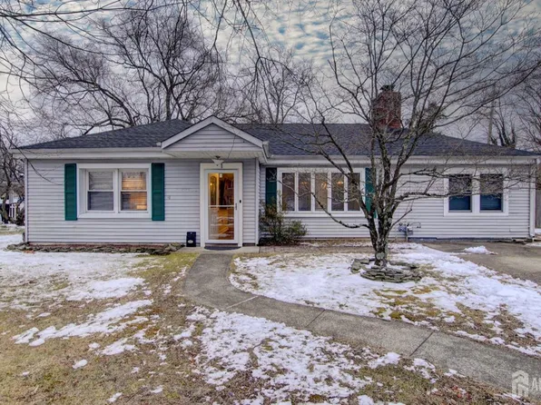 1 Miriam Dr, Matawan, NJ 07747