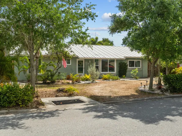 8711 SE Eagle Avenue, Hobe Sound, FL 33455