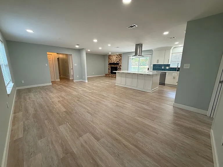 420 Dolphin St — Photo 7