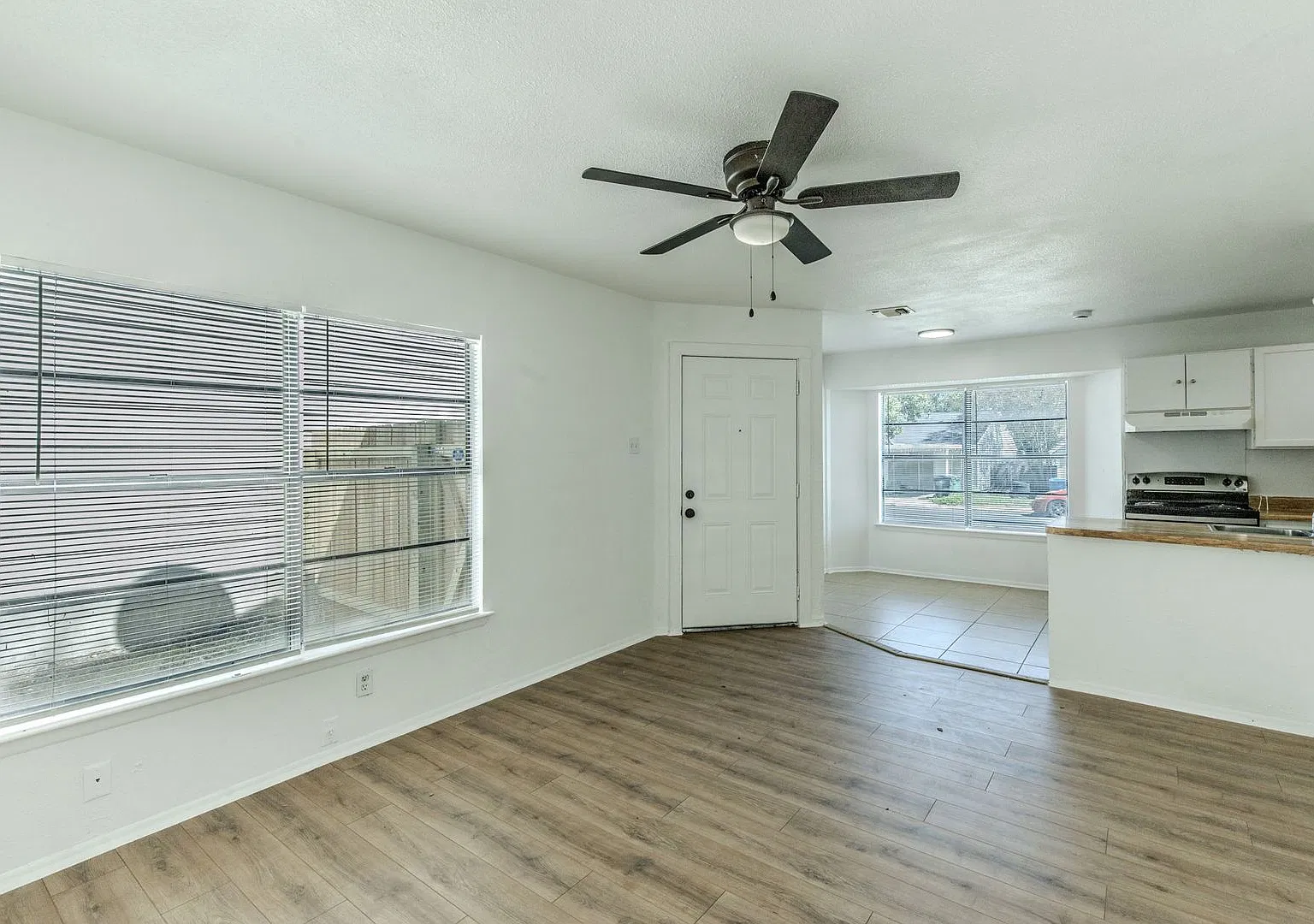 4 Bed / 1 Bath House for Rent - 4047 Indian Sunrise, San Antonio — Photo 2