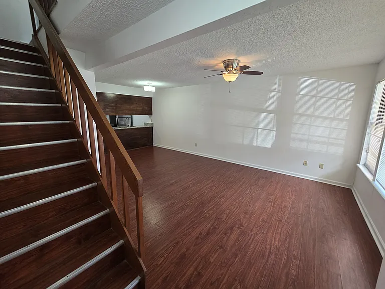 2218 Timberwood Cir N — Photo 6