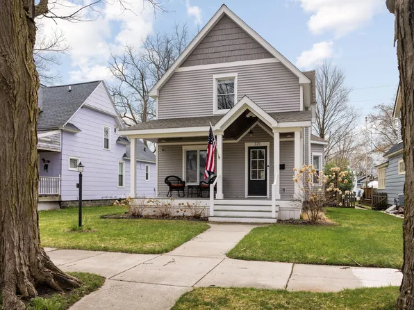 321 W 11th St, Traverse City, MI 49684