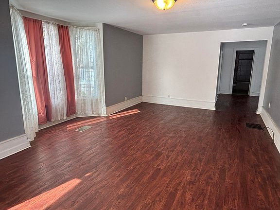 5th image of 463 E Chicago St