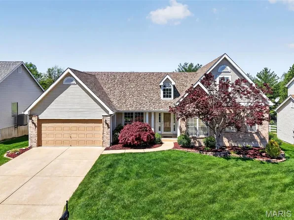 1329 Crooked Stick Dr, O'Fallon, MO 63366