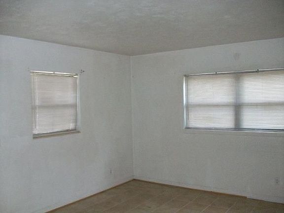5th image of 2828 NE 17th Ter