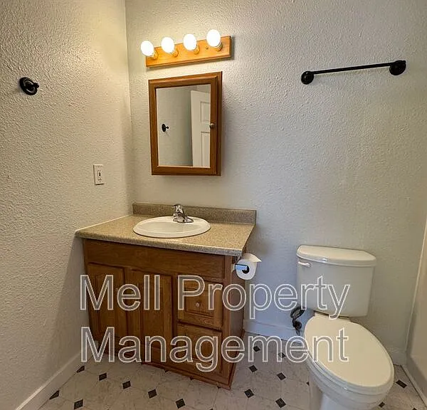 222 E I St — Photo 11