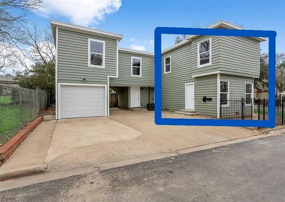 702 E Main St