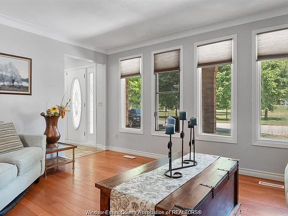 5th image of 243 Woodridge Dr