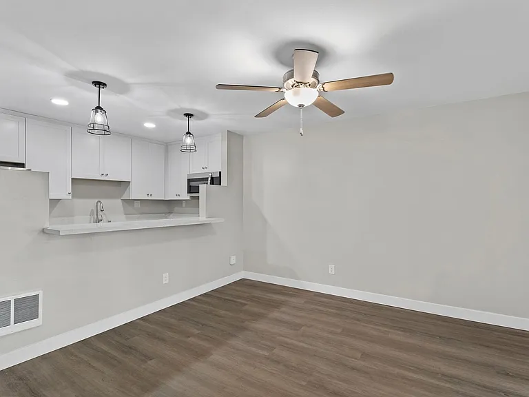 Point Loma Bay Apartments | Coastal Living Near the Beach — Photo 74
