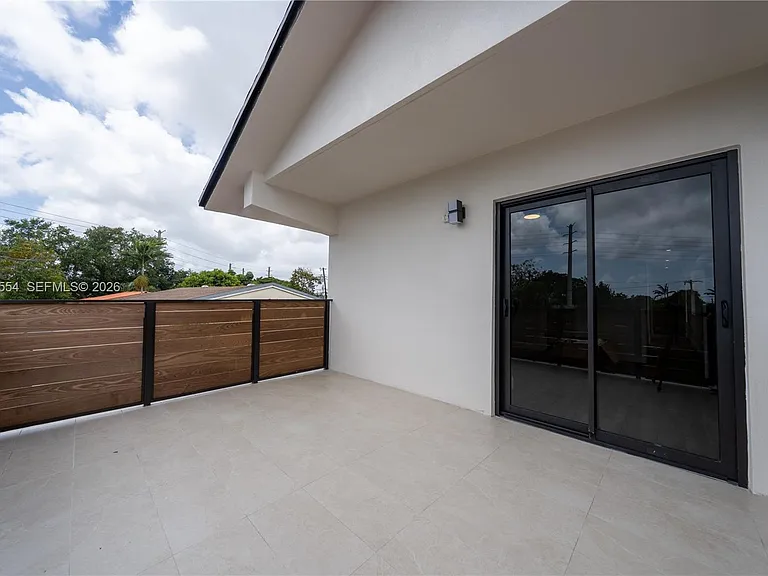 370 Flagami Blvd — Photo 26