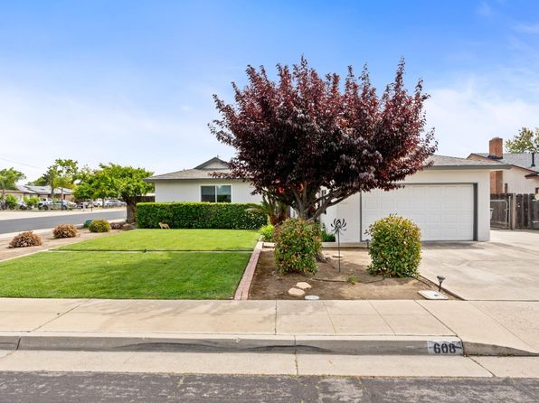 608 W Norwich Ave, Clovis, CA 93612