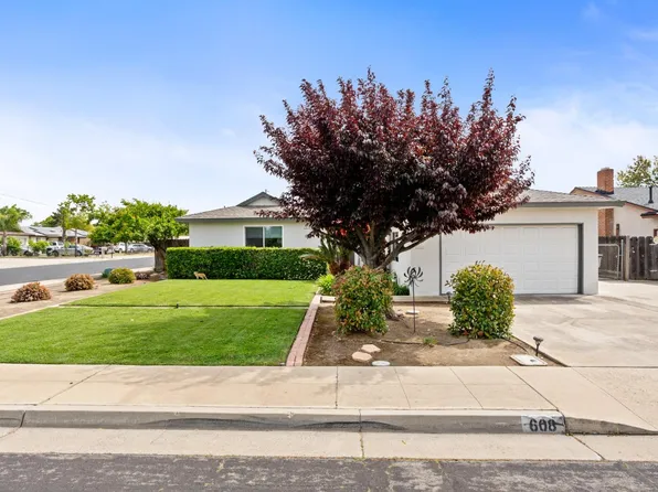 608 W Norwich Ave, Clovis, CA 93612