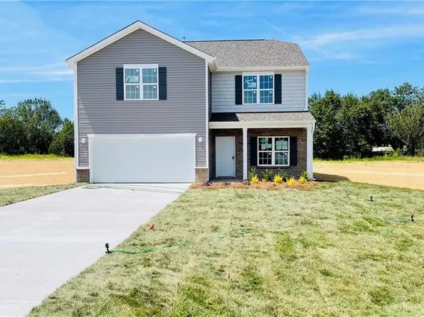 130 Altavista Dr, Clemmons, NC 27012