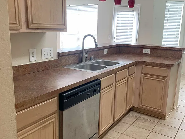 208 N Rolling Meadows Dr — Photo 5